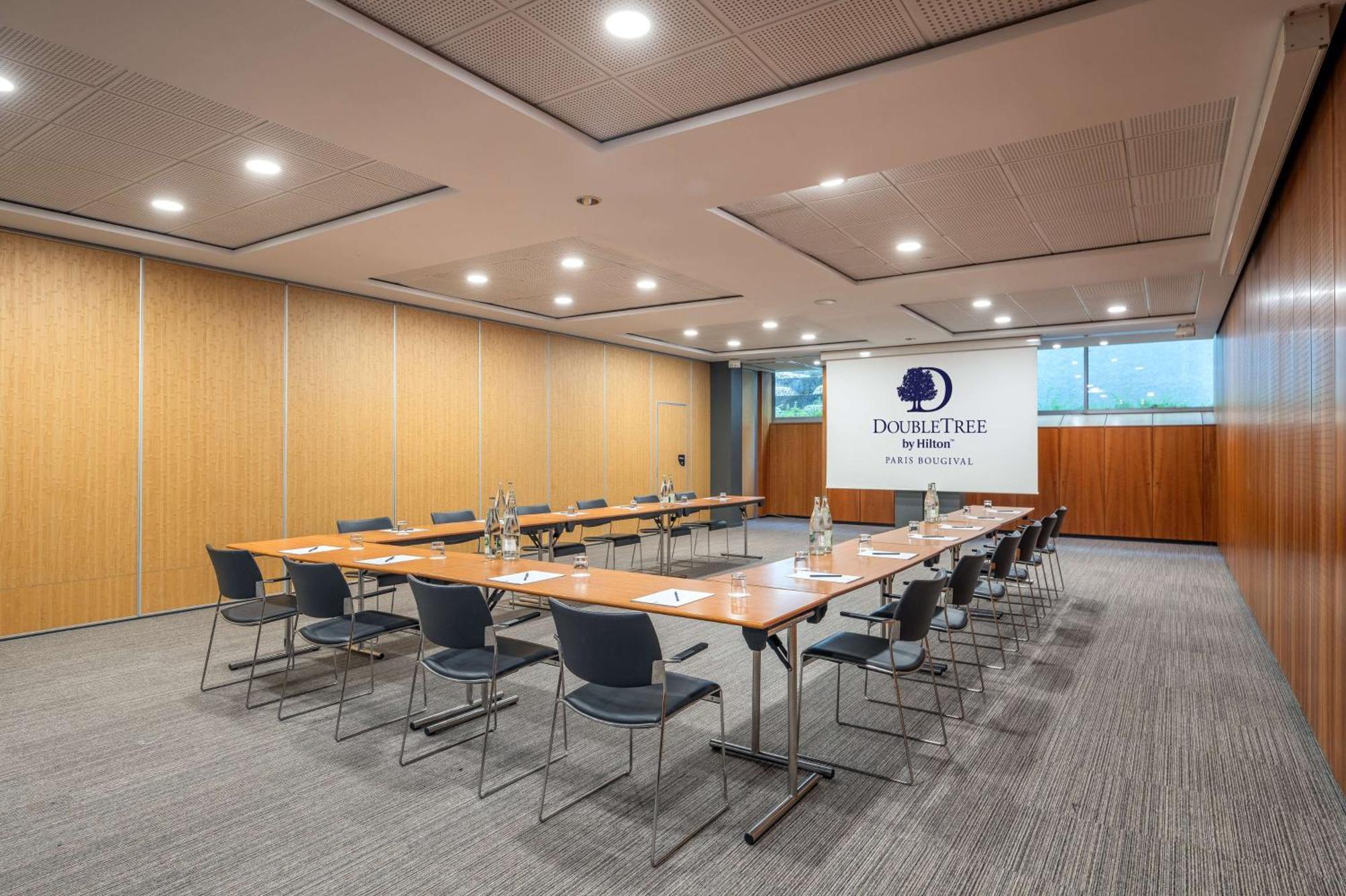 Hotel Doubletree By Hilton Paris Bougival Exteriér fotografie