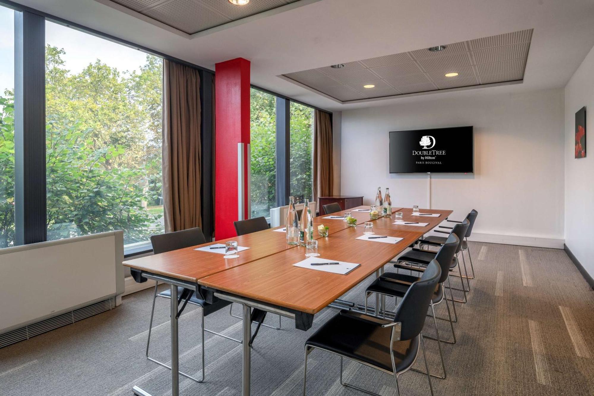 Hotel Doubletree By Hilton Paris Bougival Exteriér fotografie