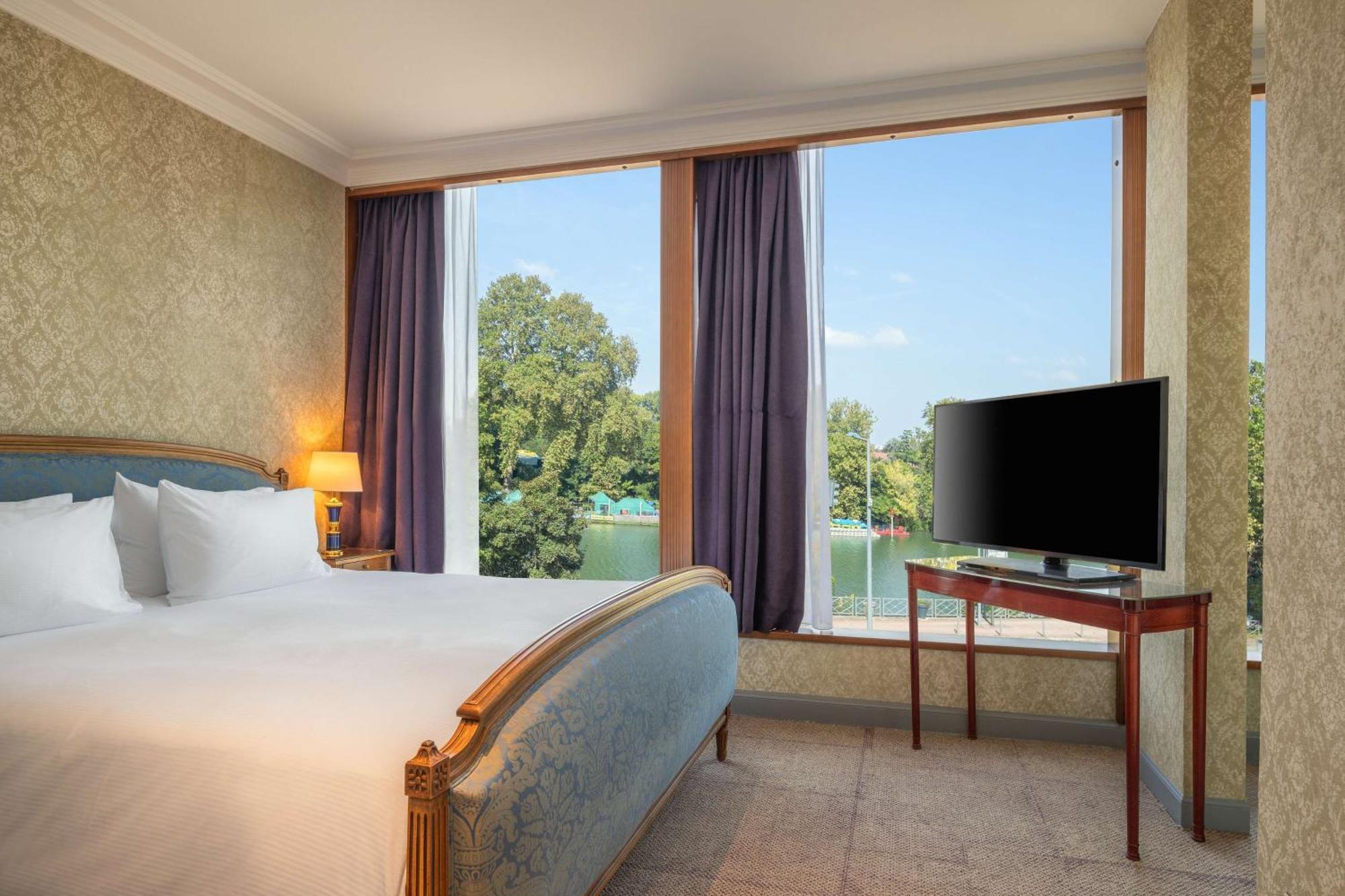 Hotel Doubletree By Hilton Paris Bougival Exteriér fotografie