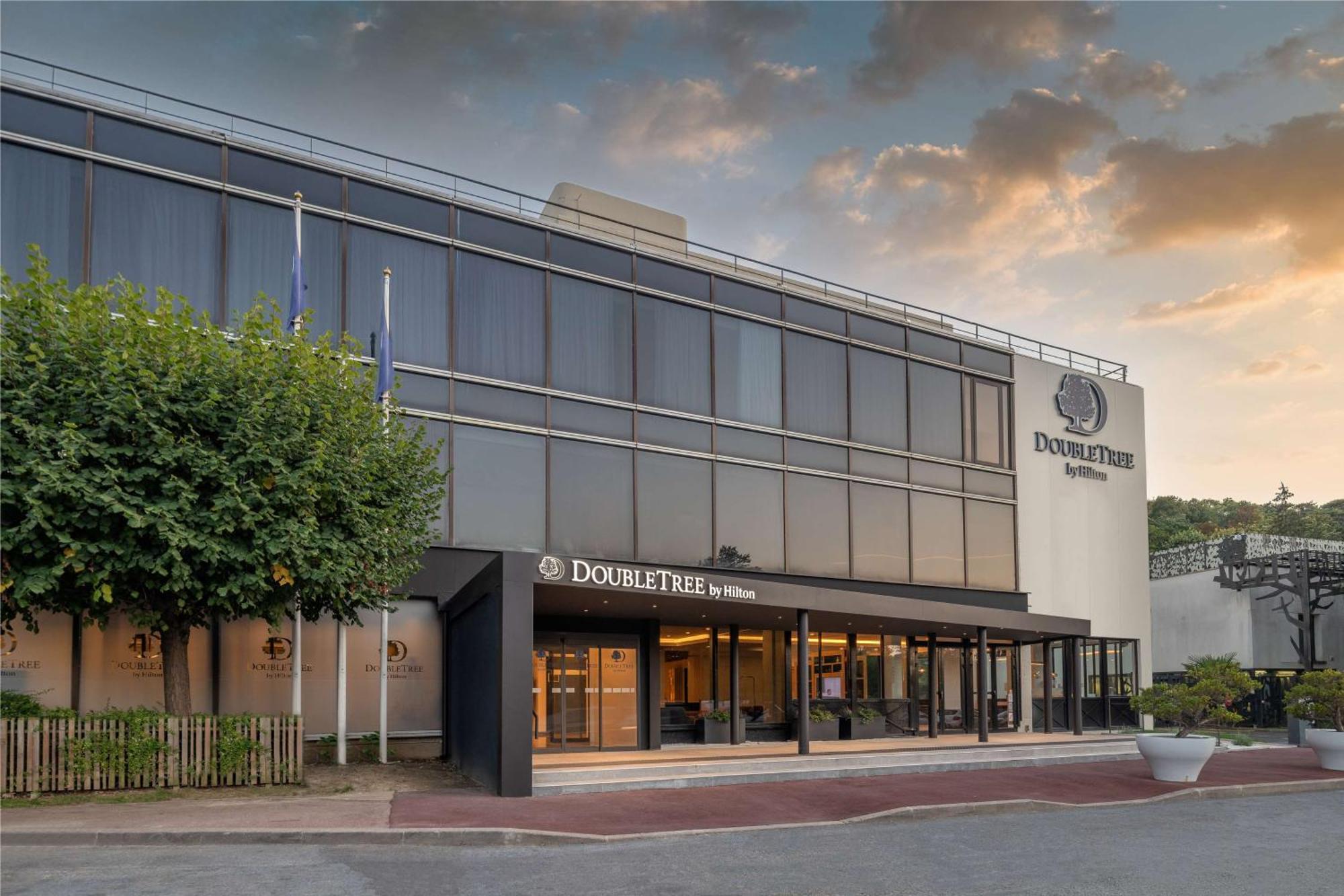 Hotel Doubletree By Hilton Paris Bougival Exteriér fotografie